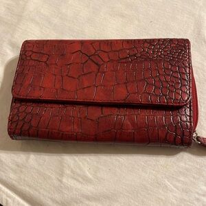 No Womens Wallet— Beautiful gator design